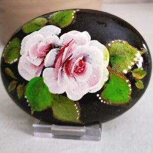 Hand painted white and pink roses on black rock, decorative Rose rock for Mom